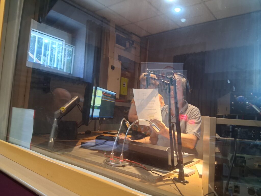 Stéphane Daublain dirige depuis la cabine de régie